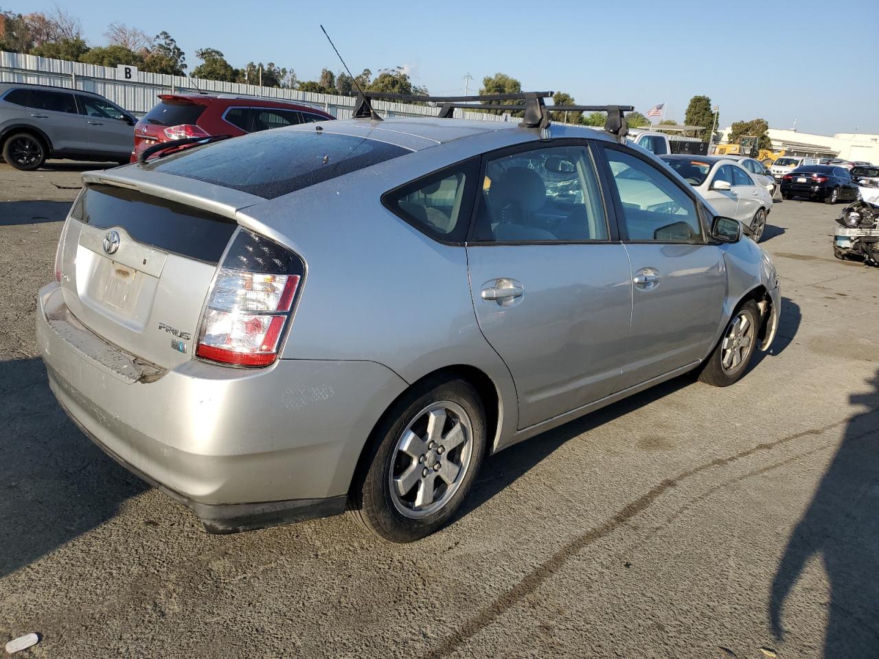 Image 3 of 2004 TOYOTA PRIUS  2004 with VIN JTDKB20U440095248