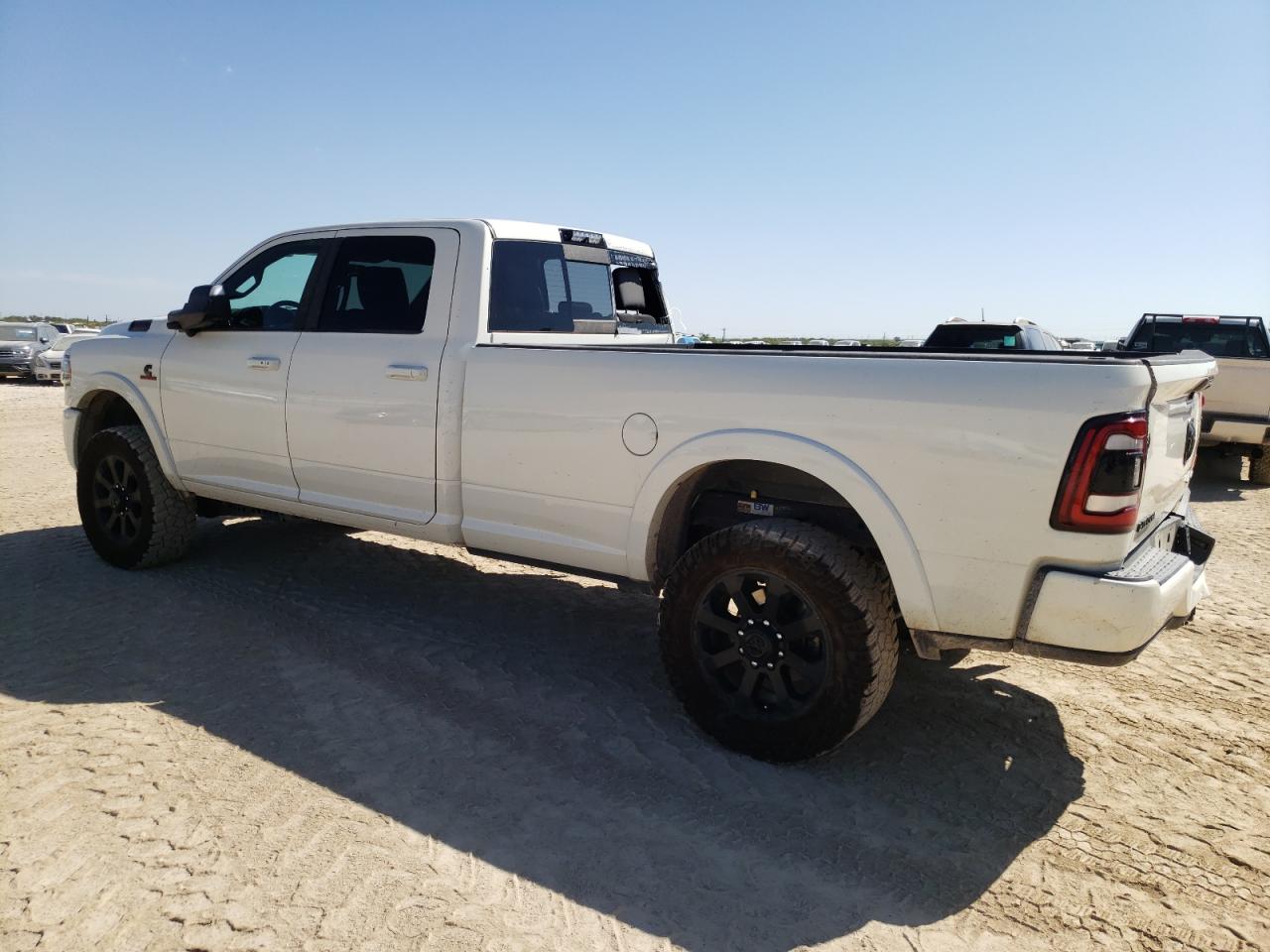 Изображение 2 2020 RAM 2500 LARAMIE 2020 с VIN 3C6UR5KL4LG150373