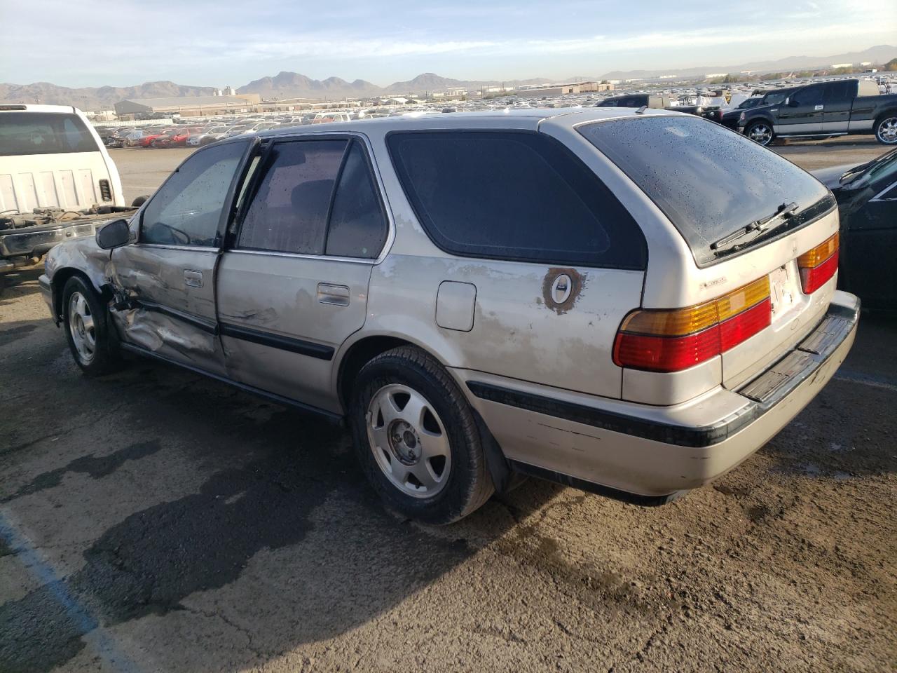 Obraz 2 z 1991 HONDA ACCORD LX 1991 z VIN 1HGCB9853MA022393