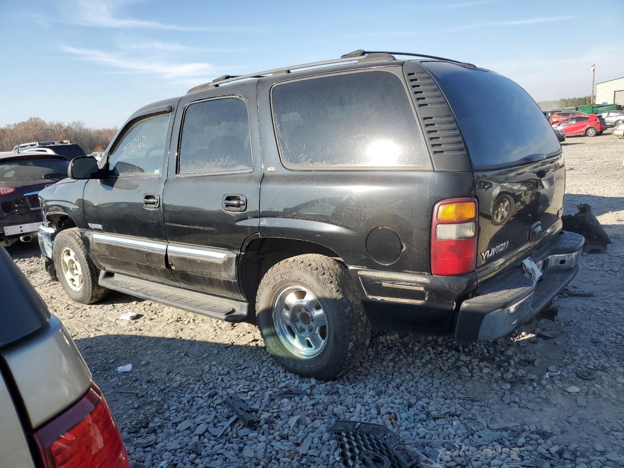Image 2 of 2002 GMC YUKON  2002 with VIN 1GKEC13Z82R224486