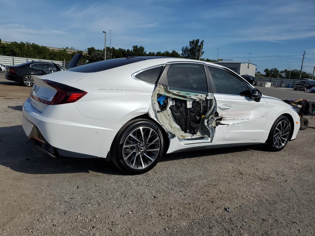 Obraz 3 z 2022 HYUNDAI SONATA LIMITED 2022 z VIN KMHL34J2XNA205138