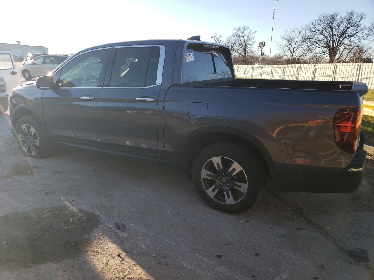 Obraz 2 z 2018 HONDA RIDGELINE RTL 2018 z VIN 5FPYK3F73JB015542
