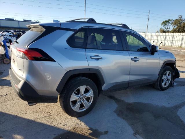 Obraz 3 z 2020 TOYOTA RAV4 XLE 2020 z VIN JTMW1RFV0LJ021914