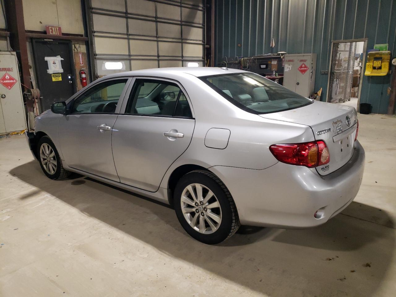 Obraz 2 z 2010 TOYOTA COROLLA BASE 2010 z VIN 2T1BU4EE6AC527072