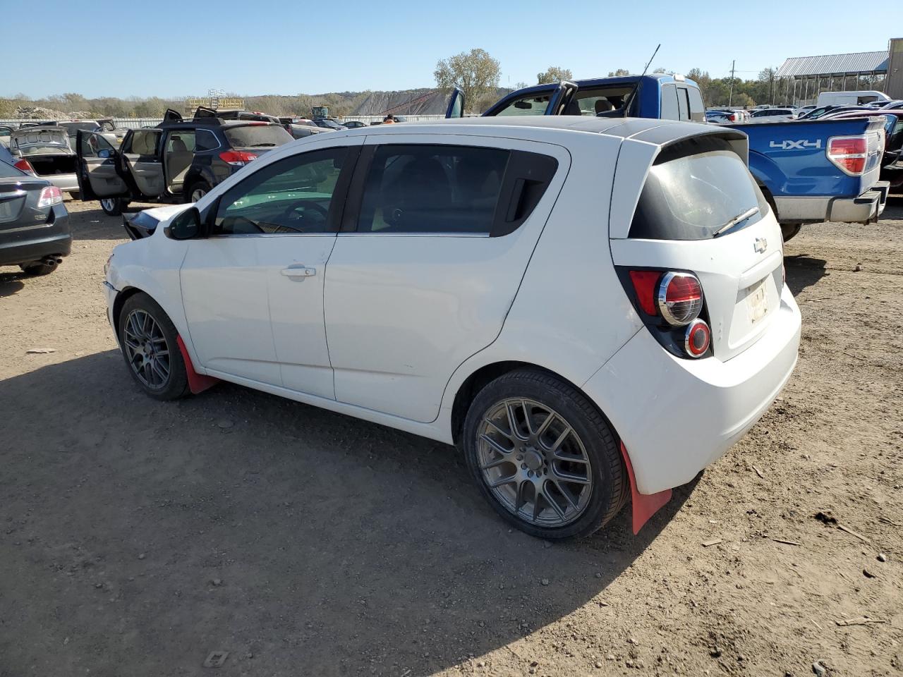 Изображение 2 2013 CHEVROLET SONIC LT 2013 с VIN 1G1JD6SG4D4190690