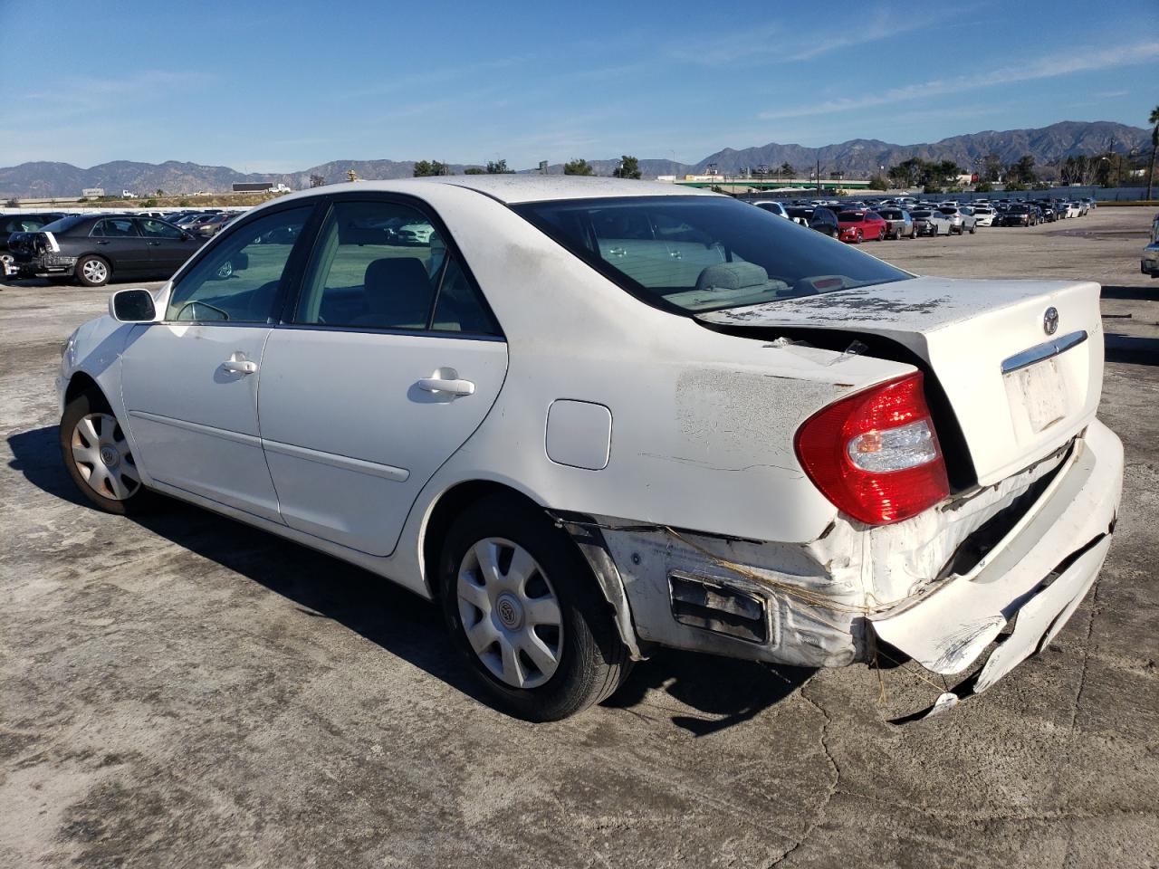 Image 2 of 2004 TOYOTA CAMRY LE 2004 with VIN 4T1BE32K14U371964