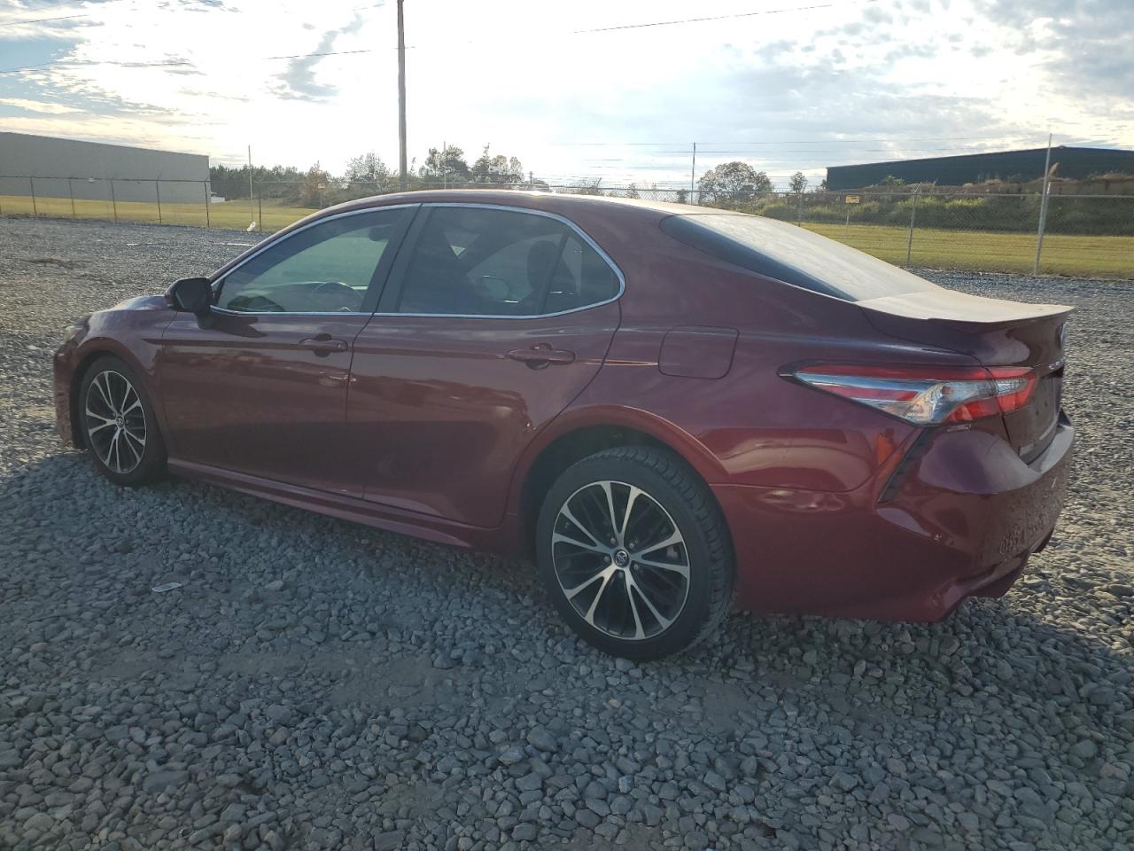 Obraz 2 z 2018 TOYOTA CAMRY L 2018 z VIN 4T1B11HK8JU575986