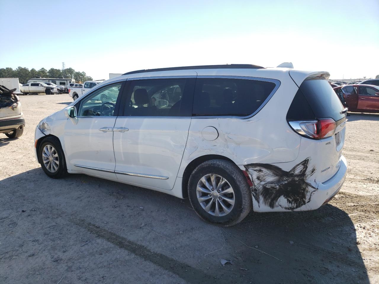 Изображение 2 2017 CHRYSLER PACIFICA TOURING L 2017 с VIN 2C4RC1BG9HR627330