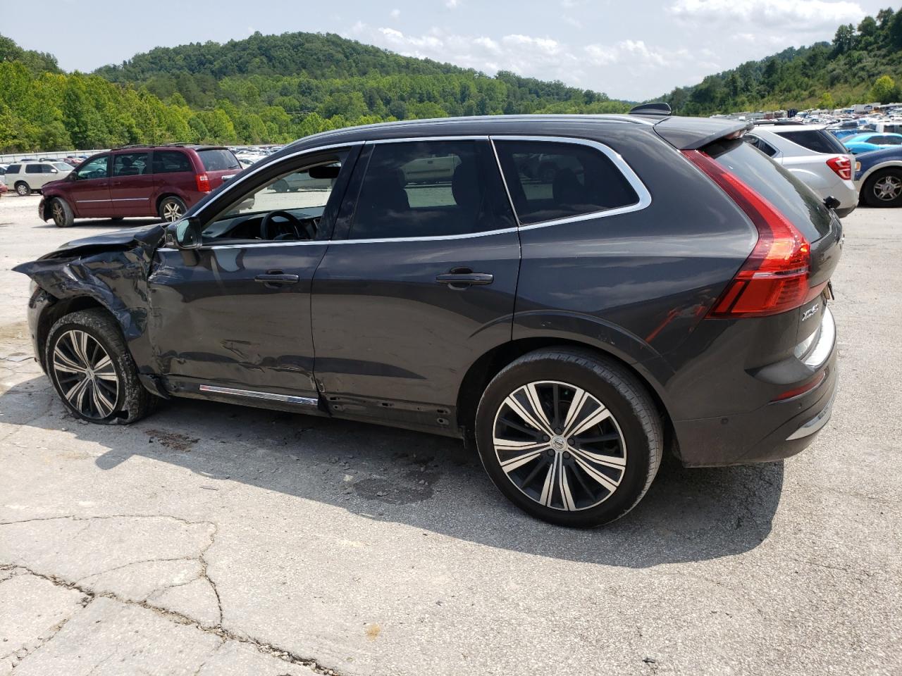 Изображение 2 2022 VOLVO XC60 B5 INSCRIPTION 2022 с VIN YV4L12RL3N1997495