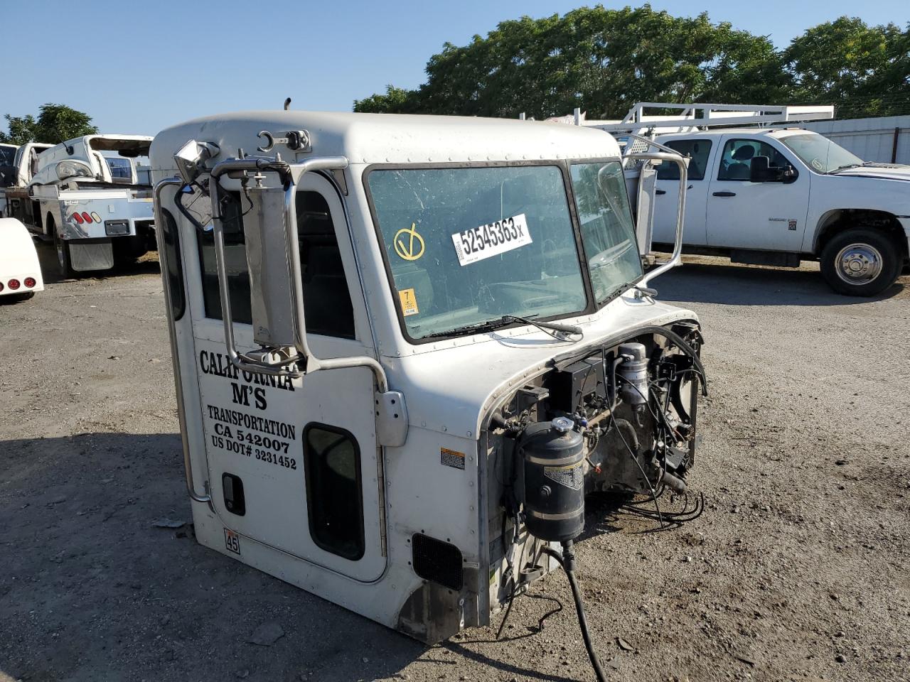 2010 PETERBILT 335  2010 image