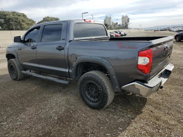 Obraz 2 z 2018 TOYOTA TUNDRA CREWMAX SR5 2018 z VIN 5TFEY5F10JX242971