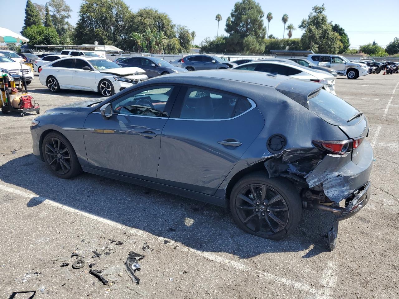 Изображение 2 2021 MAZDA 3 PREMIUM 2021 с VIN JM1BPAML1M1348758