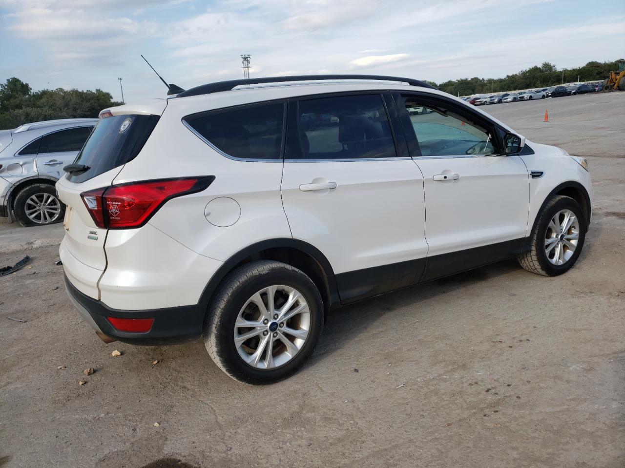 Image 3 of 2019 FORD ESCAPE SEL 2019 with VIN 1FMCU0HD8KUA79076