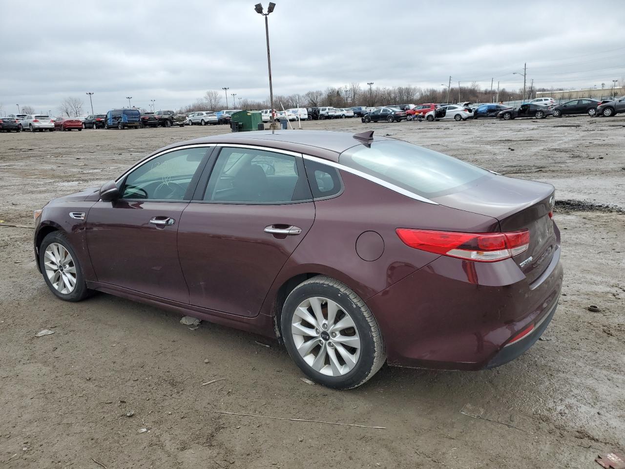 Изображение 2 2017 KIA OPTIMA LX 2017 с VIN 5XXGT4L3XHG131501