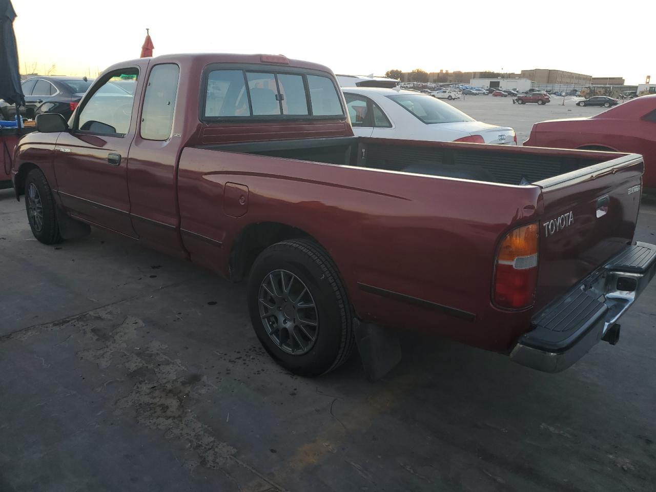 Obraz 2 z 1998 TOYOTA TACOMA XTRACAB 1998 z VIN 4TAVL52N1WZ007395
