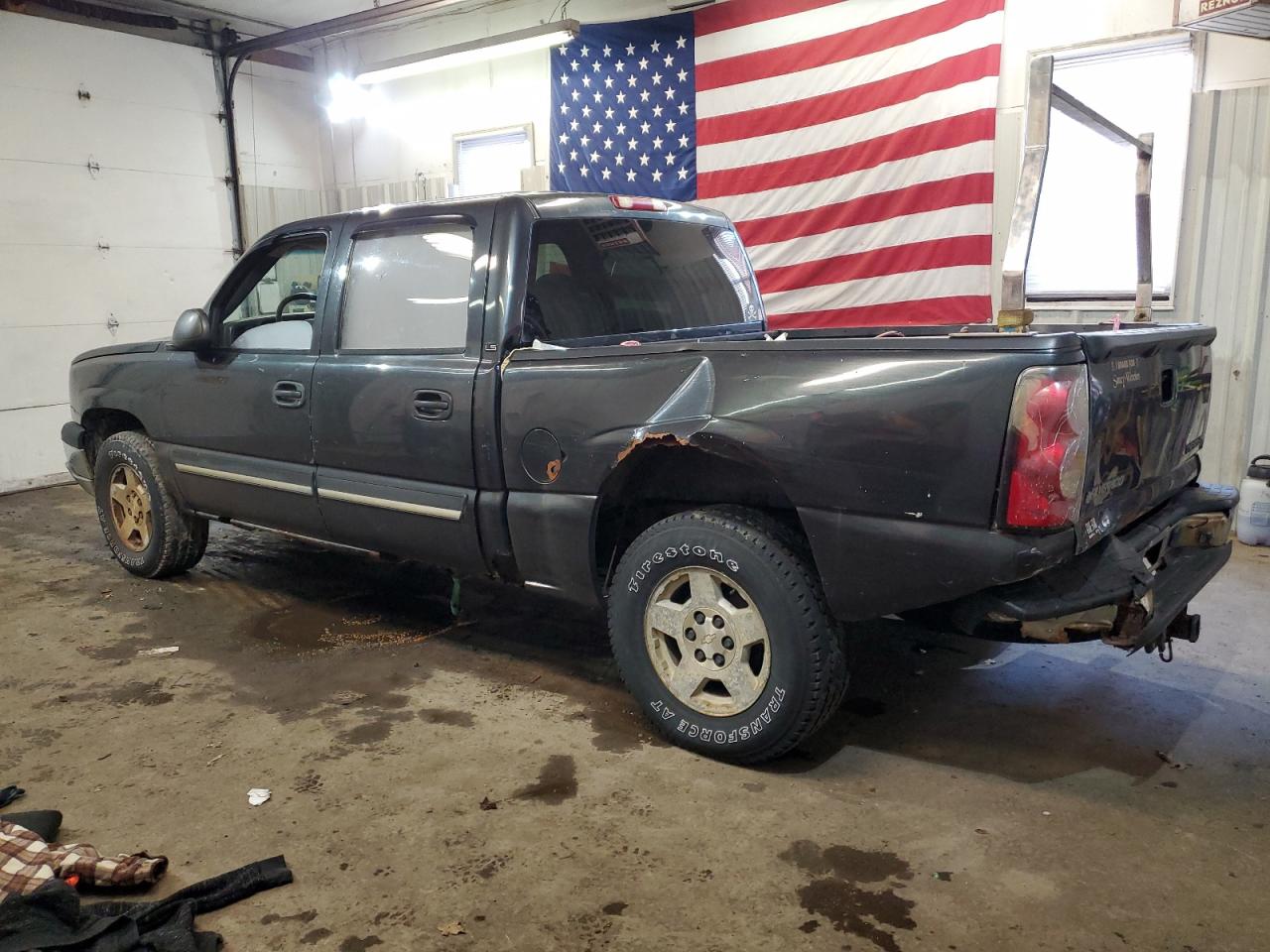 Image 2 of 2005 CHEVROLET SILVERADO K1500 2005 with VIN 2GCEK13T051119769