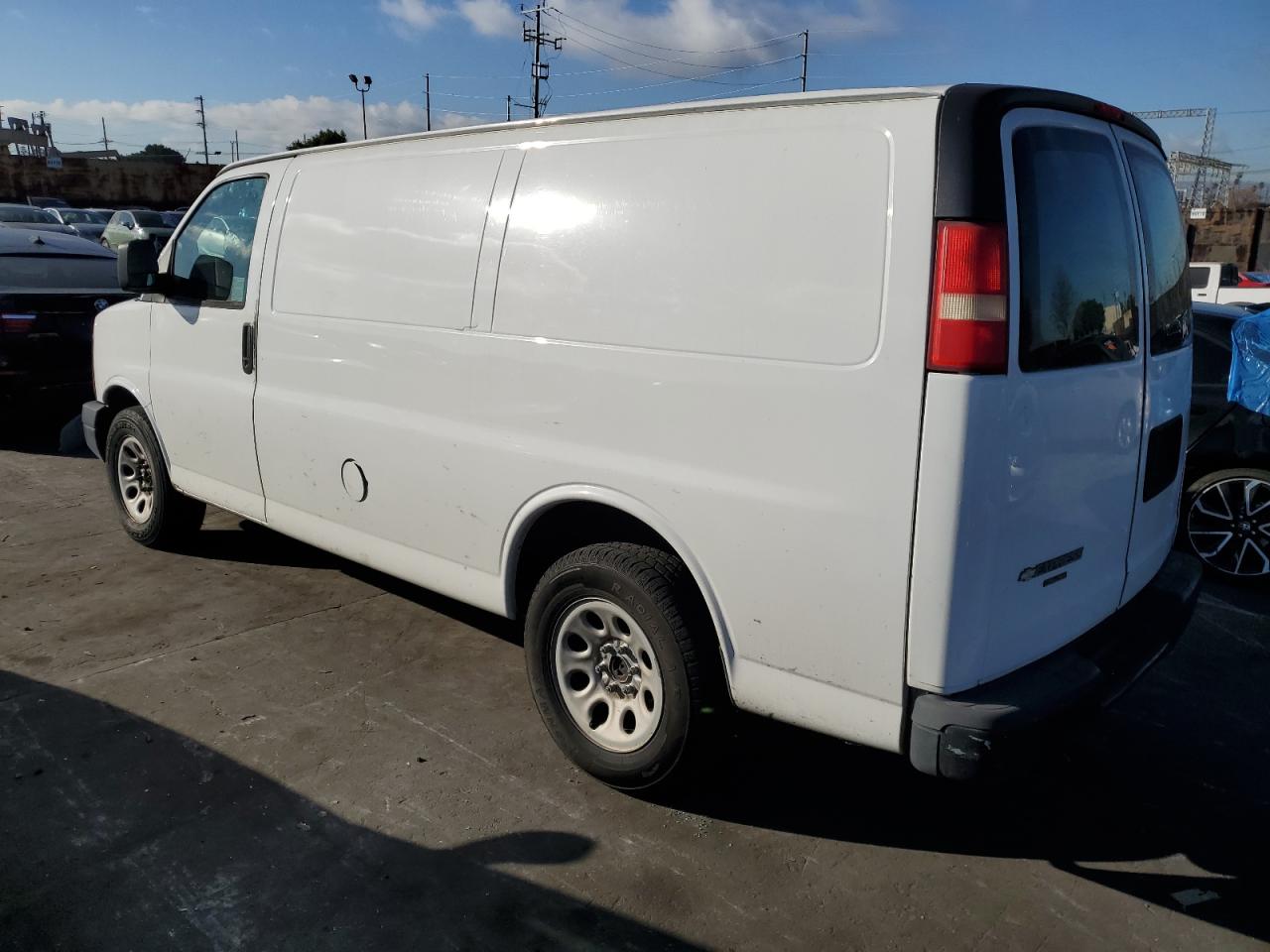 Image 2 of 2011 CHEVROLET EXPRESS G1500  2011 with VIN 1GCSGAFXXB1106757