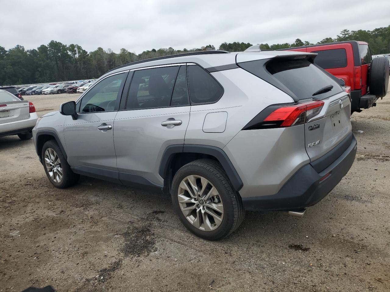 Изображение 2 2021 TOYOTA RAV4 XLE PREMIUM 2021 с VIN 2T3C1RFV6MC142535