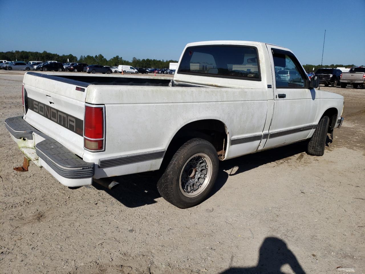 Image 3 of 1991 GMC SONOMA  1991 with VIN 1GTCS14Z9M2558123