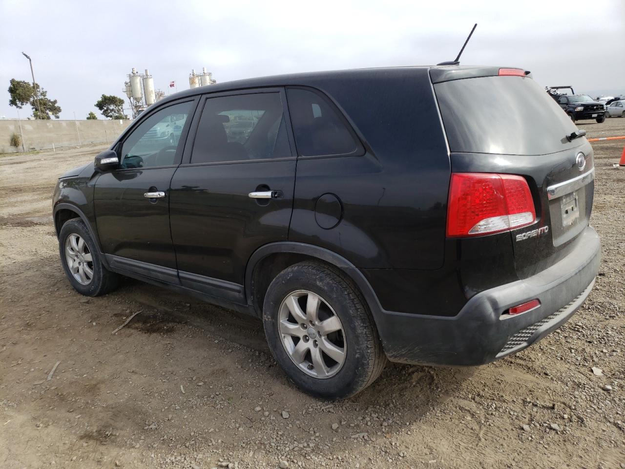 Image 2 of 2013 KIA SORENTO LX 2013 with VIN 5XYKT4A15DG318162