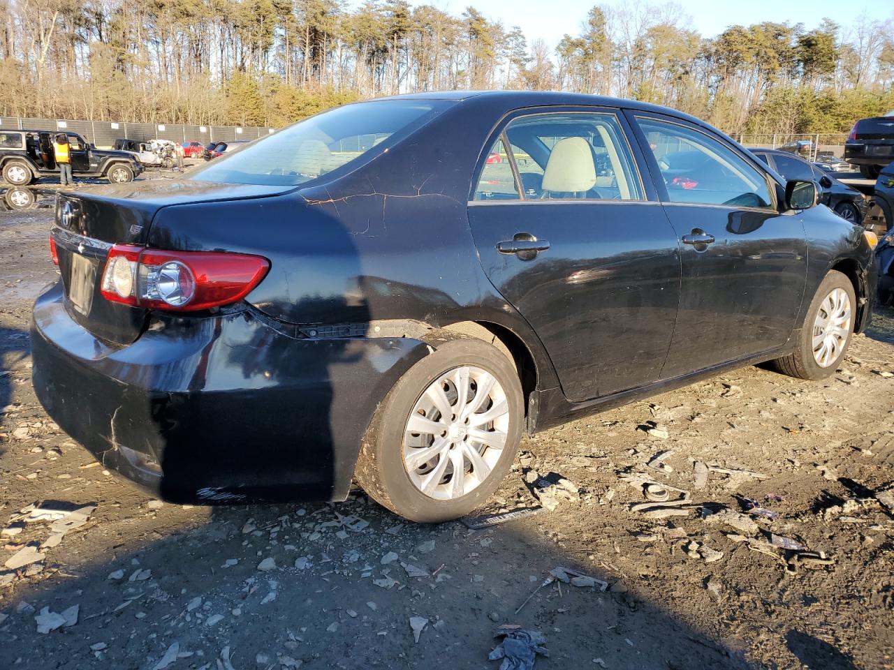 Image 3 of 2013 TOYOTA COROLLA BASE 2013 with VIN 2T1BU4EE4DC033748
