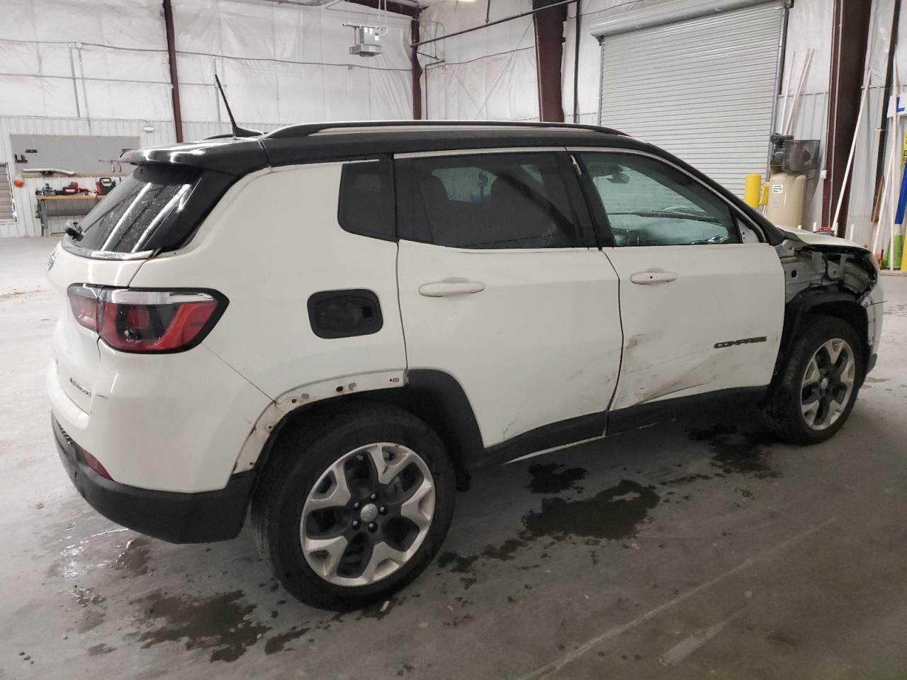 Image 3 of 2018 JEEP COMPASS LIMITED 2018 with VIN 3C4NJDCB5JT395949