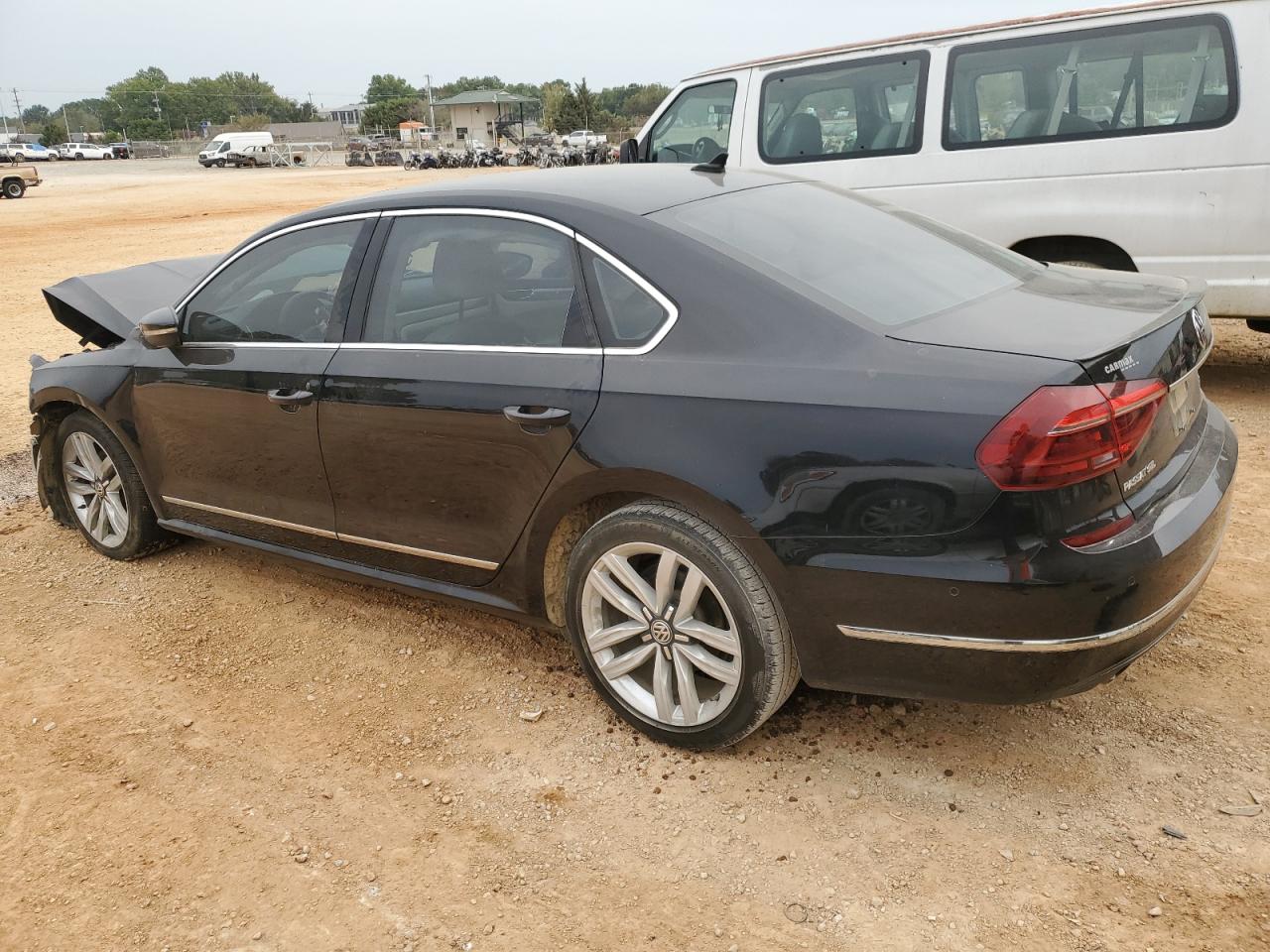 Obraz 2 z 2017 VOLKSWAGEN PASSAT SEL PREMIUM 2017 z VIN 1VWCT7A30HC047087