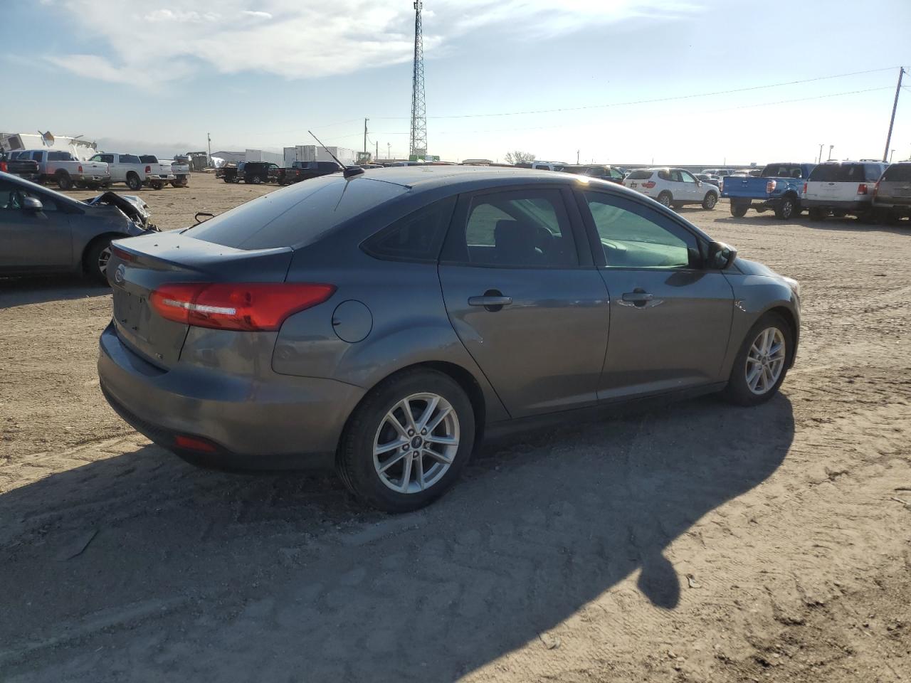 Image 3 of 2018 FORD FOCUS SE 2018 with VIN 1FADP3F2XJL302523
