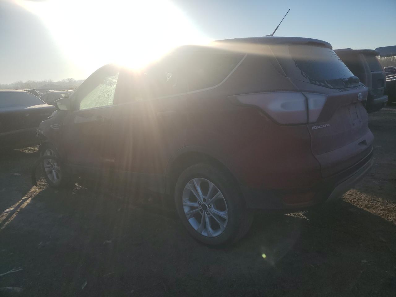 Изображение 2 2017 FORD ESCAPE SE 2017 с VIN 1FMCU0GD9HUC78776