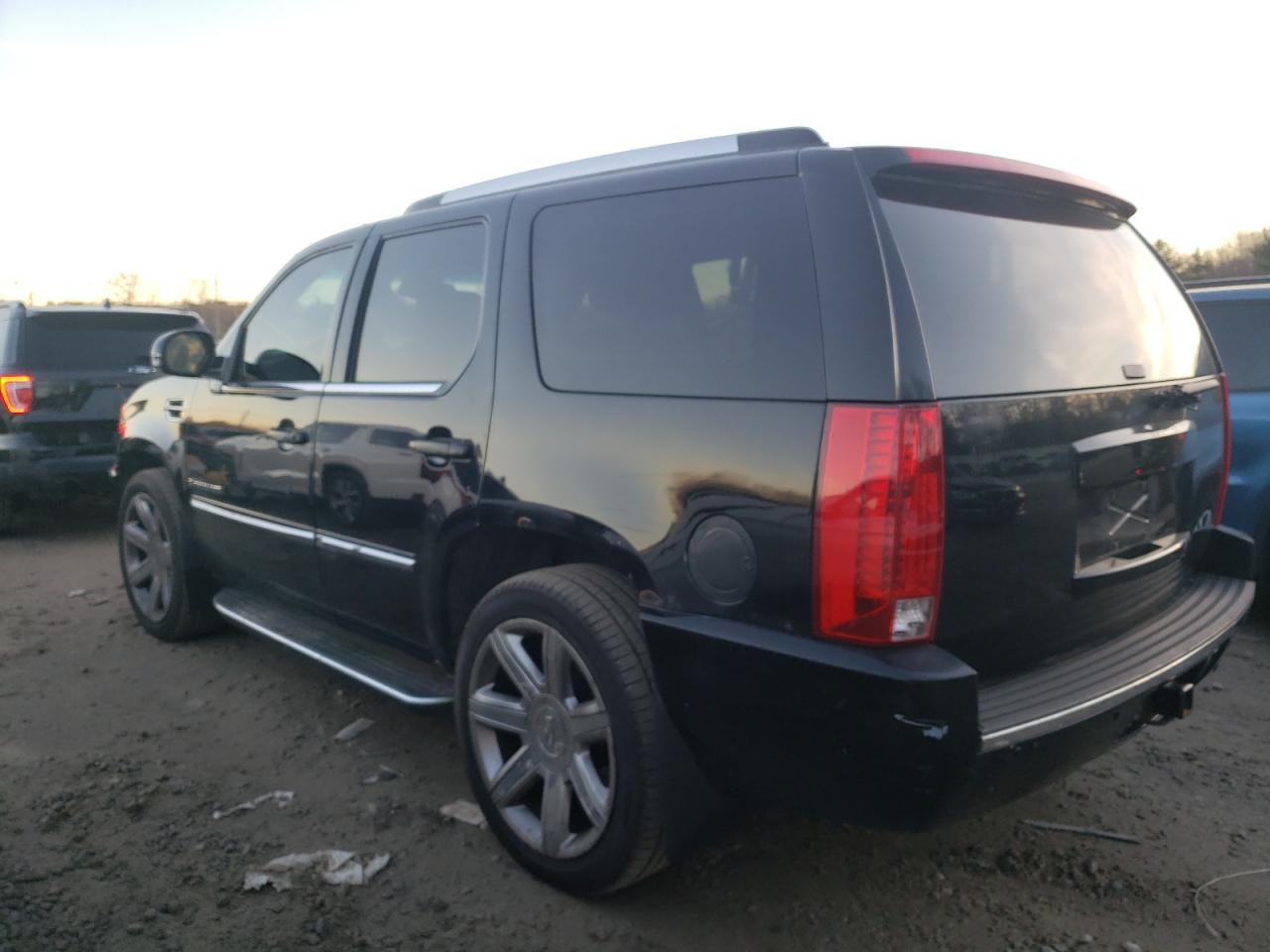 Image 2 of 2008 CADILLAC ESCALADE LUXURY 2008 with VIN 1GYFK63878R131372
