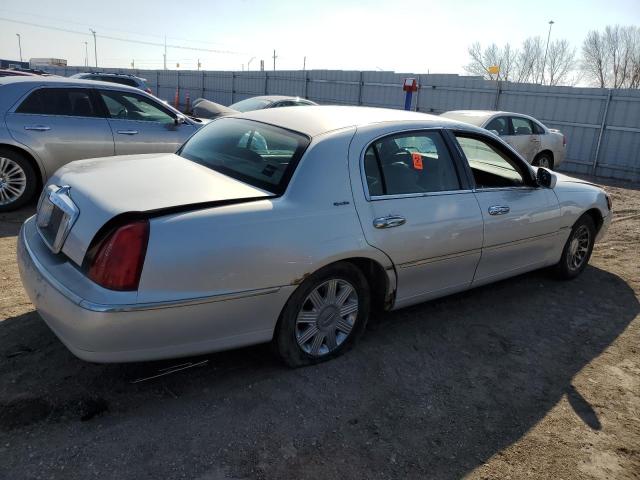 Obraz 3 z 2001 LINCOLN TOWN CAR SIGNATURE 2001 z VIN 1LNHM82W61Y734664