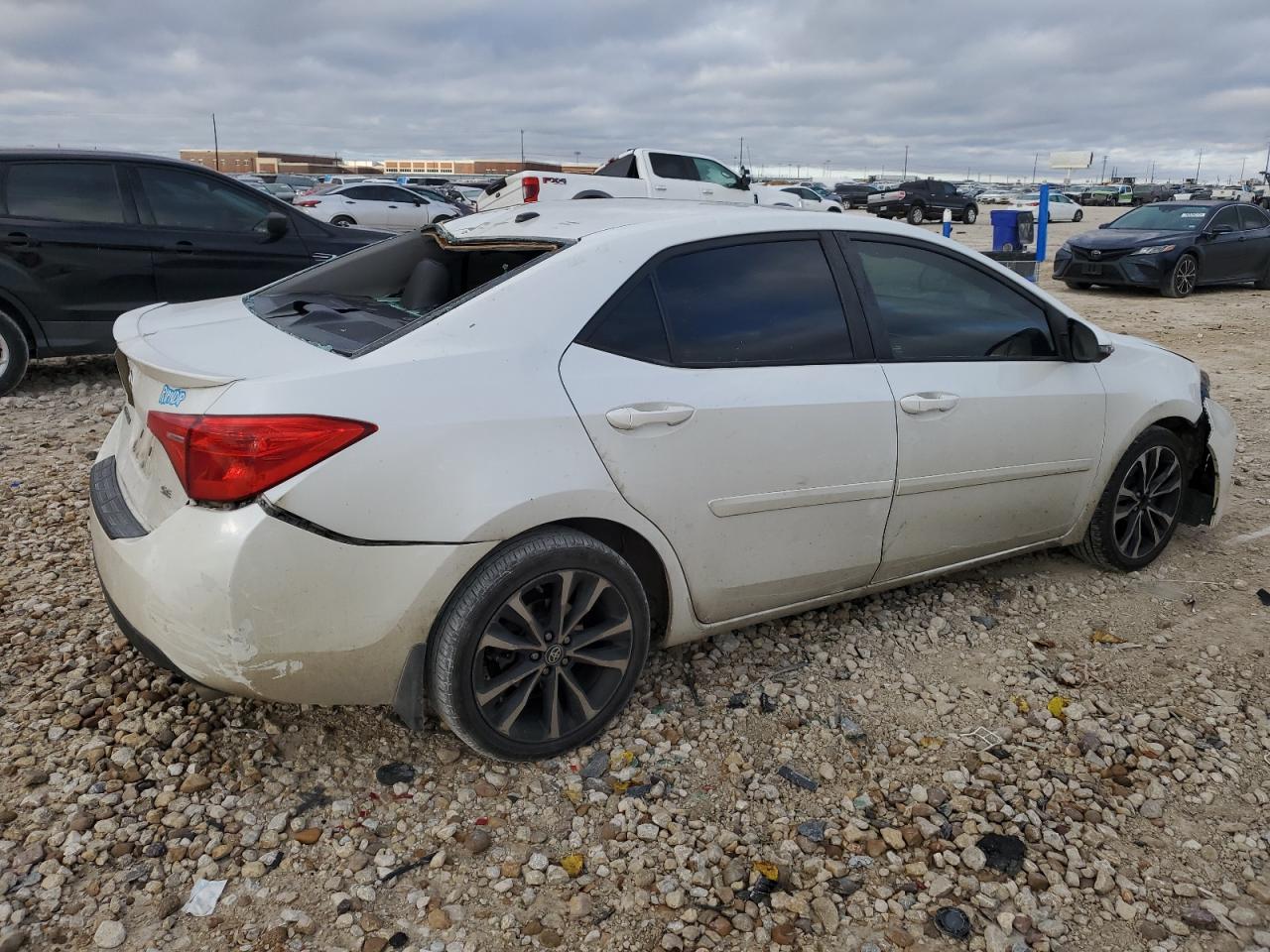 Obraz 3 z 2017 TOYOTA COROLLA L 2017 z VIN 5YFBURHE4HP613905