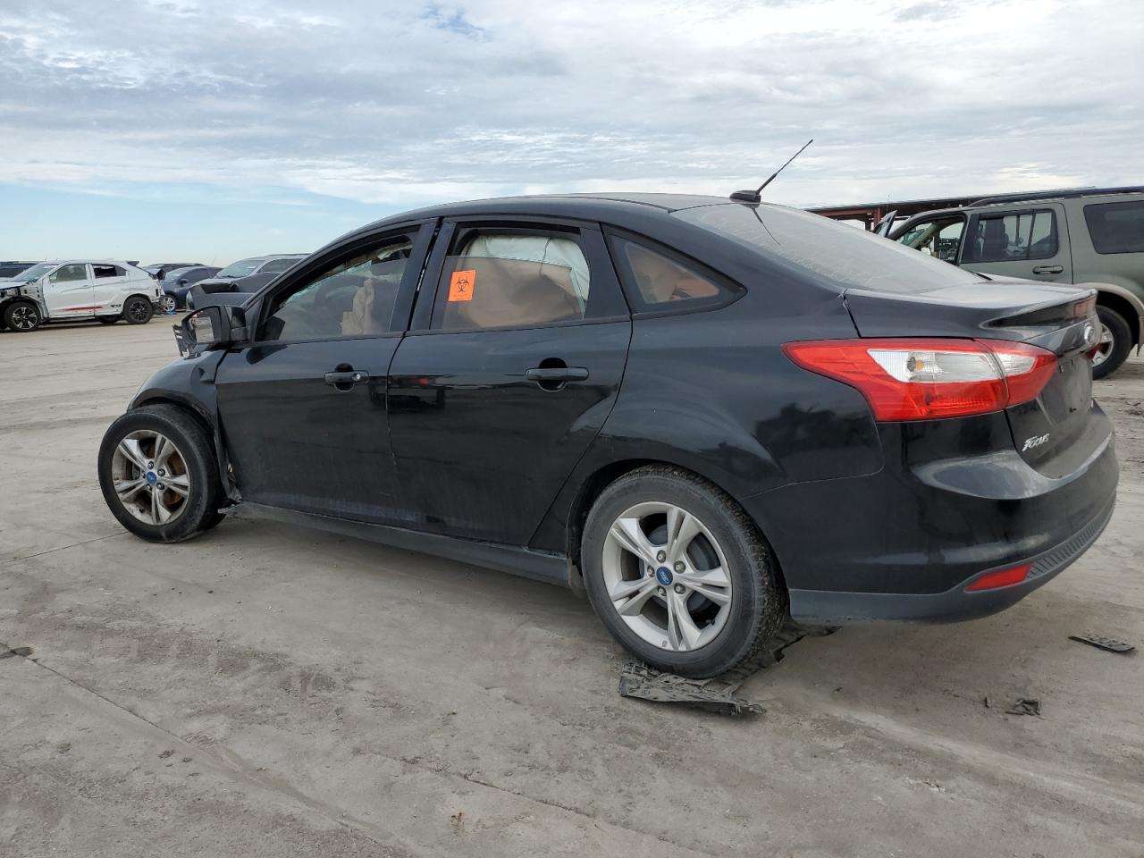 Image 2 of 2013 FORD FOCUS SE 2013 with VIN 1FADP3F26DL163429