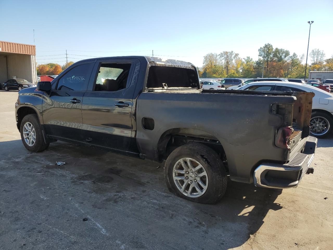Изображение 2 2021 CHEVROLET SILVERADO K1500 RST 2021 с VIN 3GCUYEET8MG340606