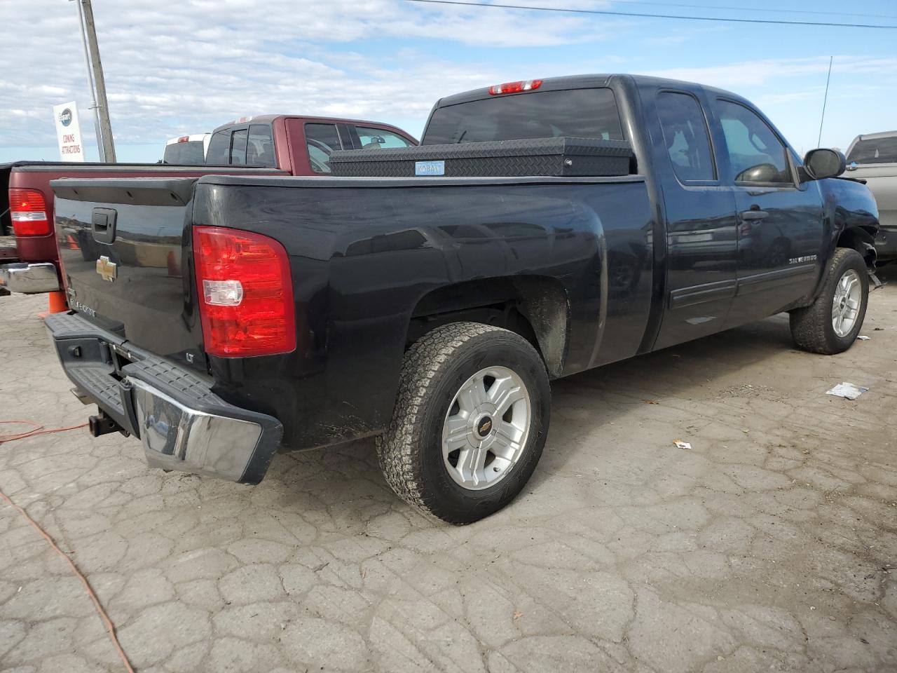 Image 3 of 2011 CHEVROLET SILVERADO C1500 LT 2011 with VIN 1GCRCSE04BZ328880