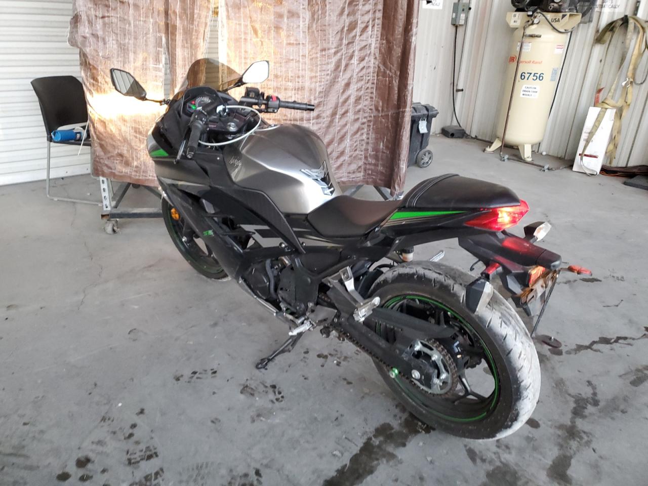 Image 3 of 2015 KAWASAKI EX300 A 2015 with VIN JKAEX8A10FDA24840