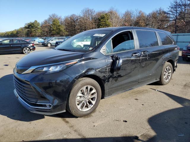 Image 1 of 2023 TOYOTA SIENNA XLE 2023 with VIN 5TDYRKEC8PS137749