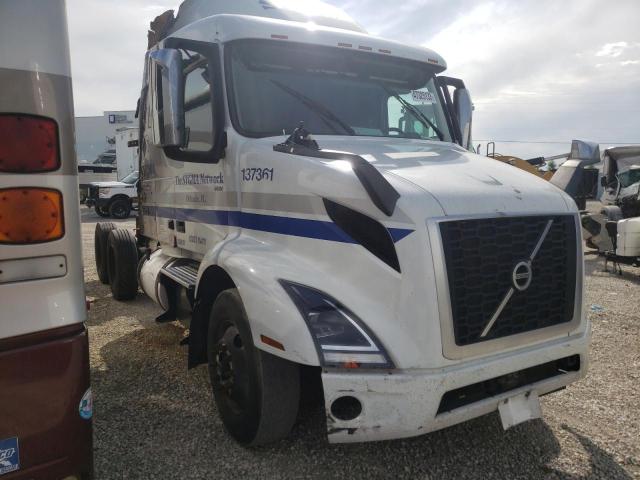 Изображение 1 2018 VOLVO VNR  2018 с VIN 4V4WC9EH3JN902543