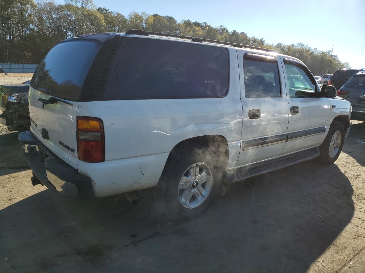 Image 3 of 2003 CHEVROLET SUBURBAN C1500 2003 with VIN 1GNEC16ZX3J167092