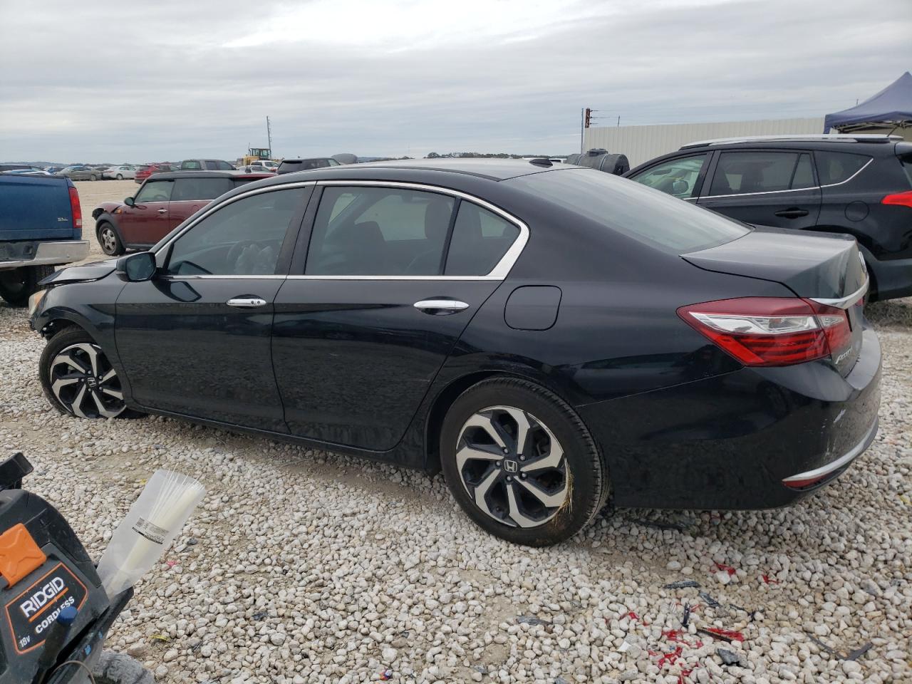 Image 2 of 2017 HONDA ACCORD EXL 2017 with VIN 1HGCR2F88HA190584