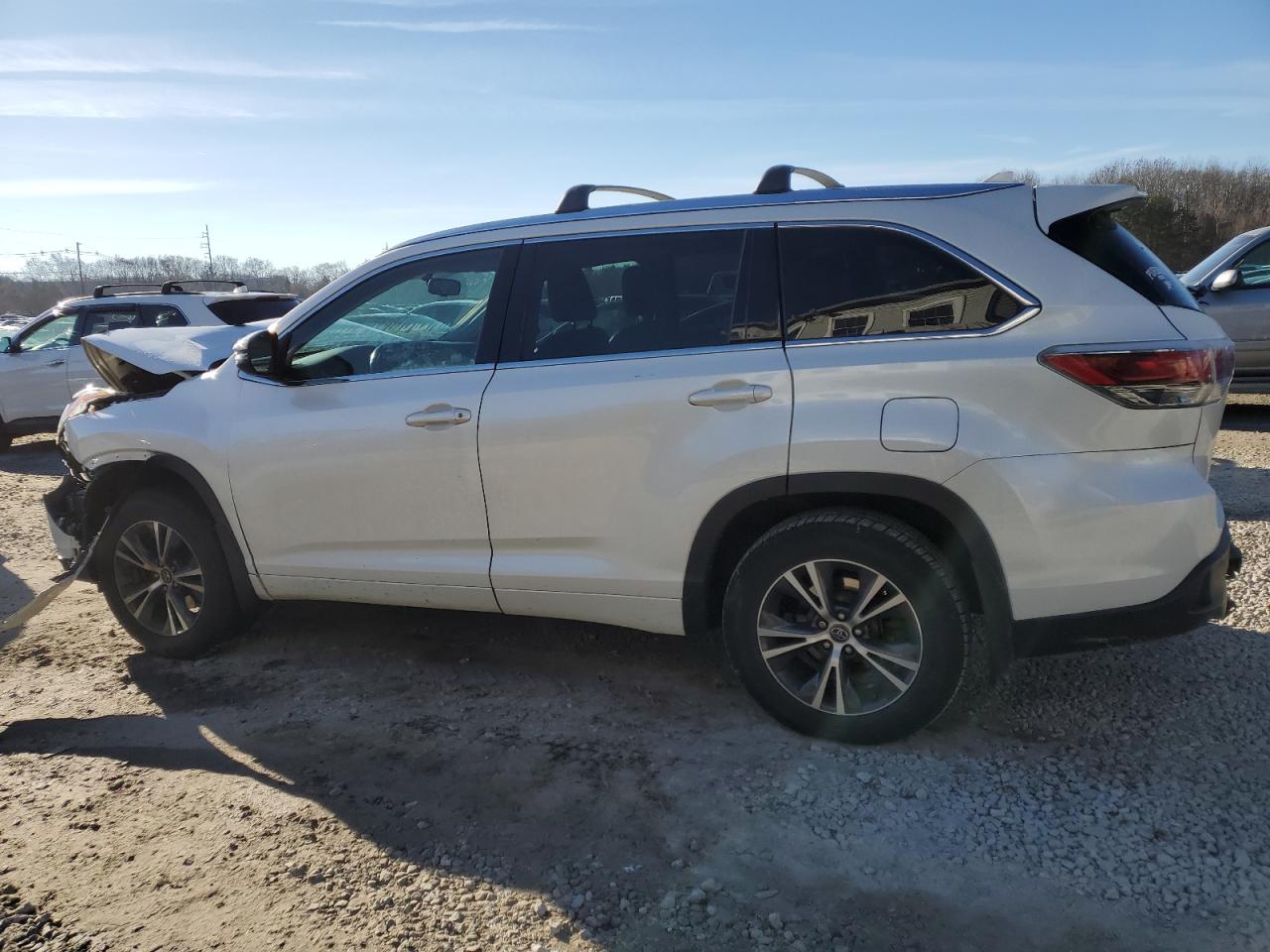 Obraz 2 z 2016 TOYOTA HIGHLANDER XLE 2016 z VIN 5TDJKRFH2GS314983