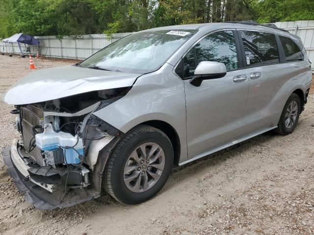 2022 TOYOTA SIENNA XLE 2022 image