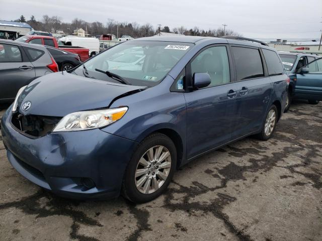 2013 TOYOTA SIENNA LE 2013 image
