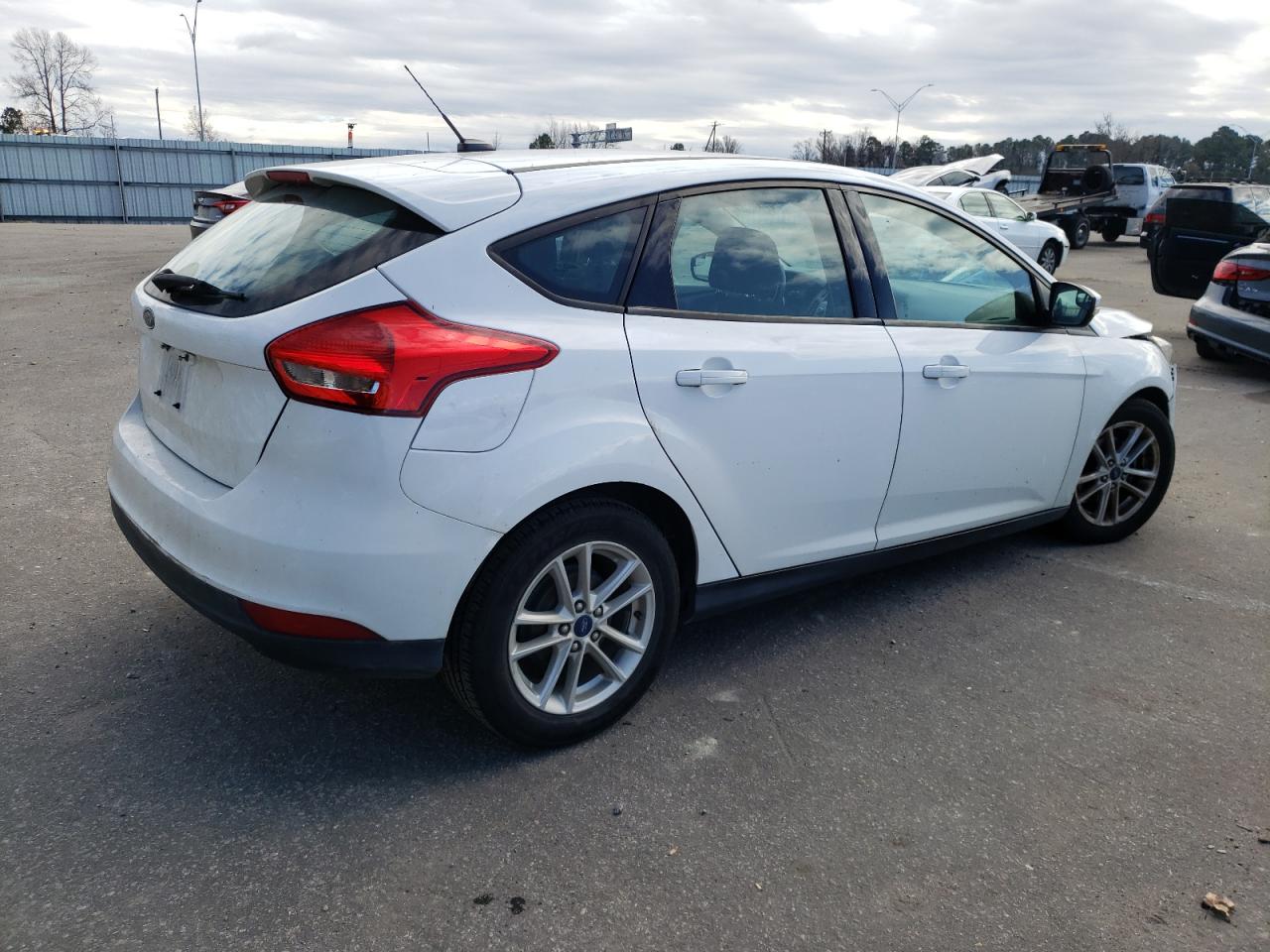 Image 3 of 2017 FORD FOCUS SE 2017 with VIN 1FADP3K26HL296509