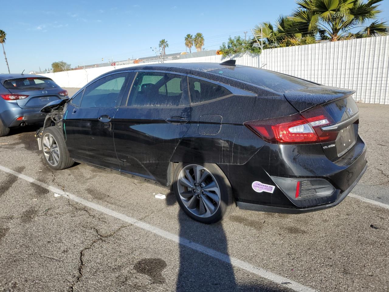 Image 2 of 2018 HONDA CLARITY TOURING 2018 with VIN JHMZC5F3XJC004410