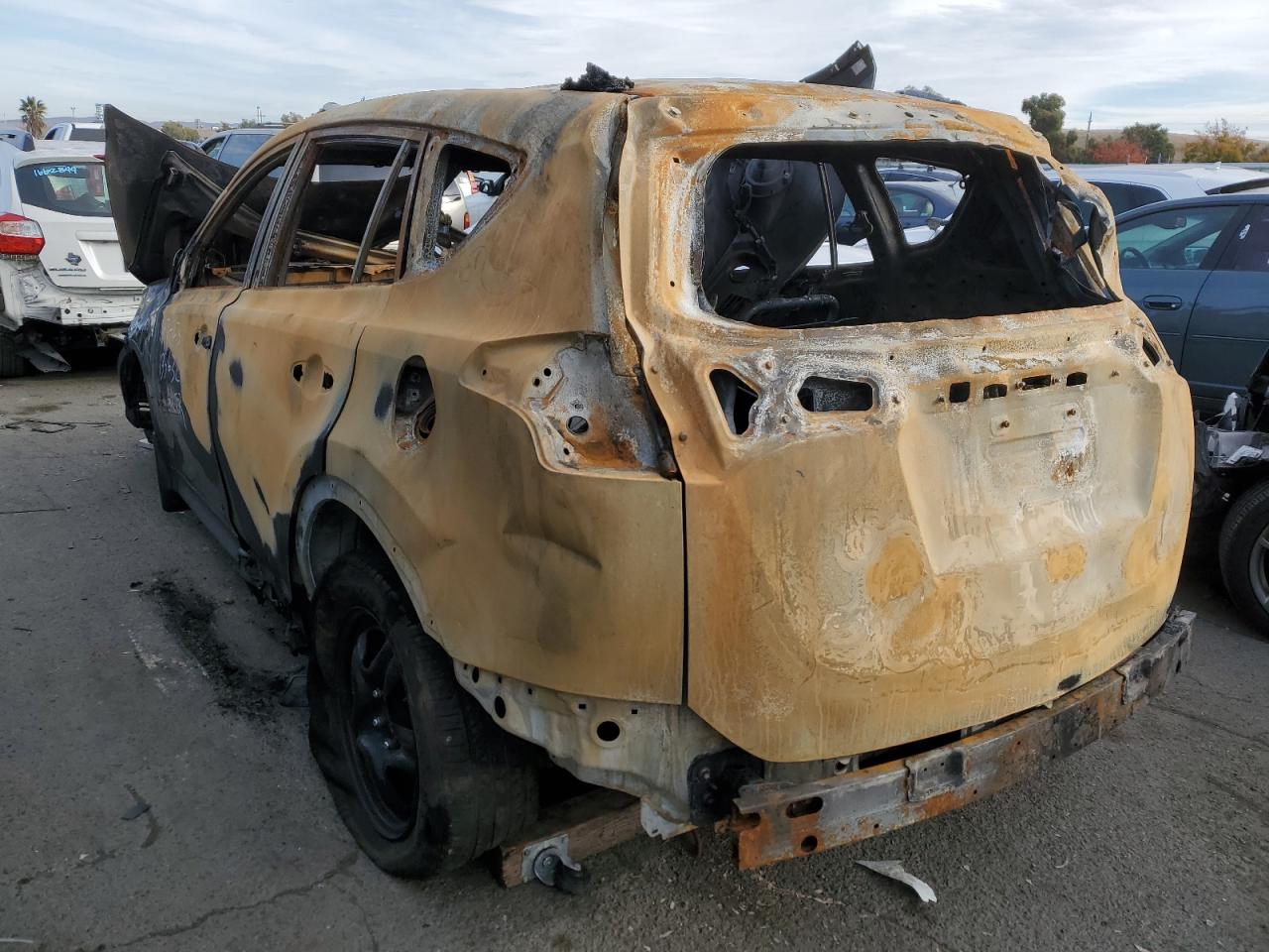 Image 2 of 2014 TOYOTA RAV4 LE 2014 with VIN JTMBFREV3EJ004335