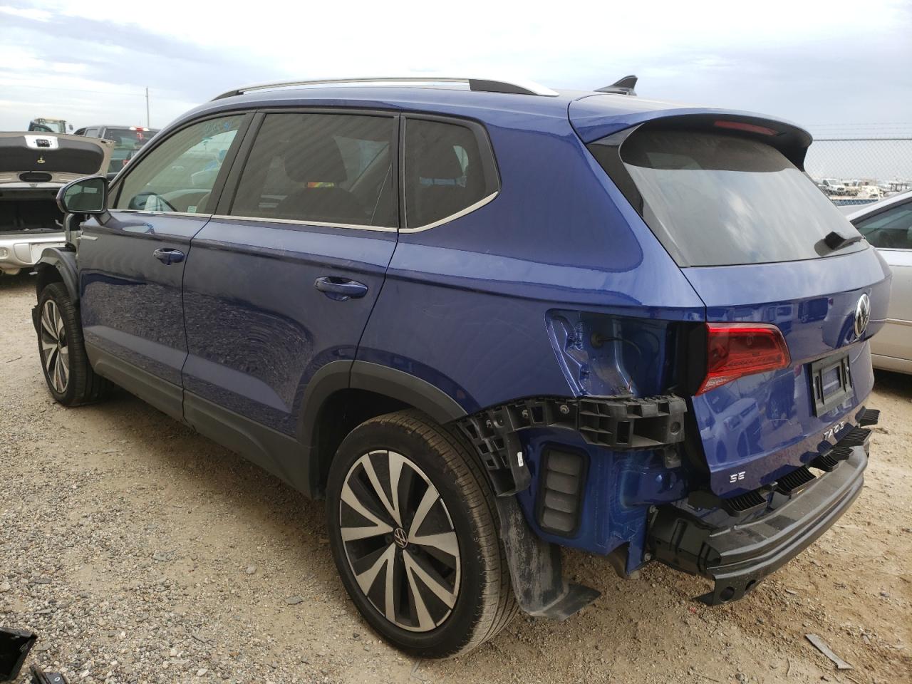 Image 2 of 2022 VOLKSWAGEN TAOS SE 2022 with VIN 3VVTX7B24NM085043