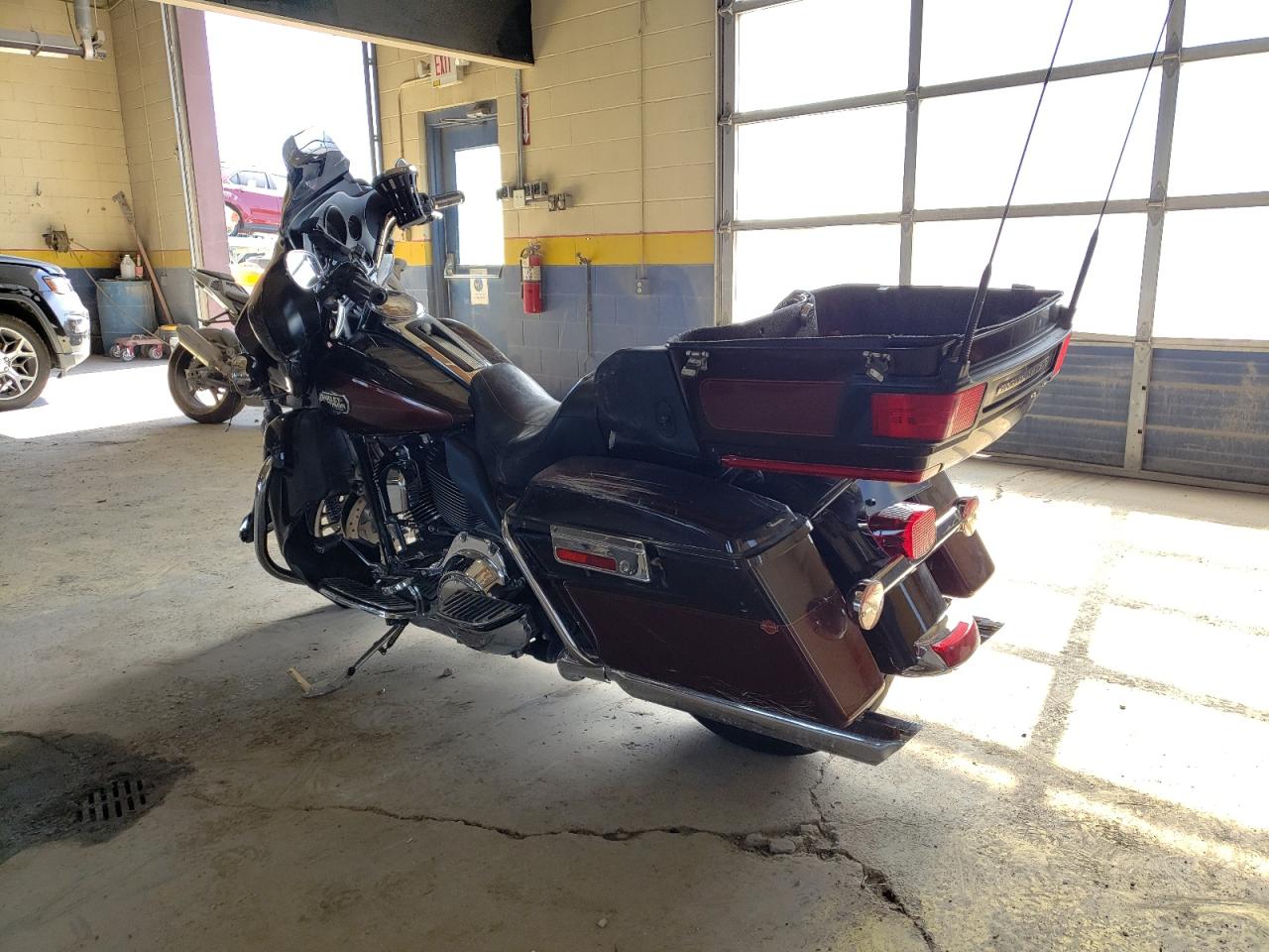 Image 3 of 2011 HARLEY-DAVIDSON FLHTCU  2011 with VIN 1HD1FC416BB657673