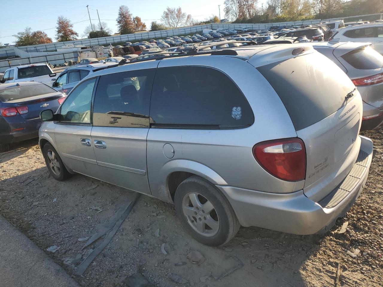 Image 2 of 2005 DODGE GRAND CARAVAN SXT 2005 with VIN 2D4GP44L15R599951
