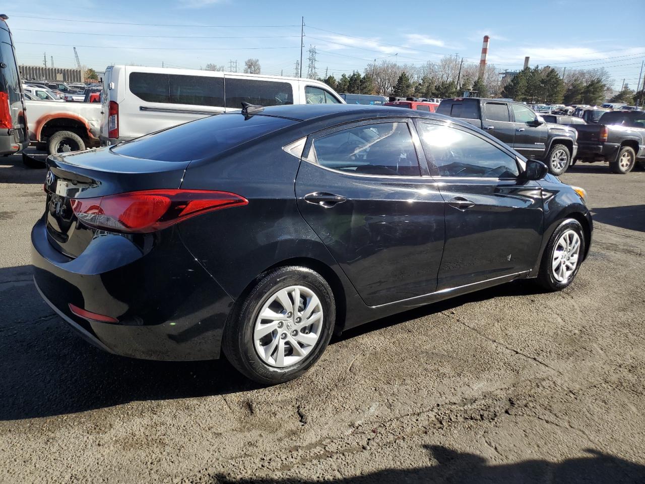 Obraz 3 z 2016 HYUNDAI ELANTRA SE 2016 z VIN 5NPDH4AE0GH757456